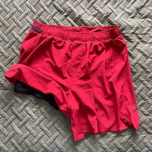 Men’s medium lululemon surge 6” inseam lined shorts.